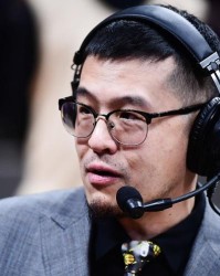 云棋牌游戏-杨毅：篮球是各种的折返和急停 3千米是基础训练但对打球意义不大