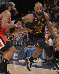 开云棋牌-詹姆斯和哈登今天的对位 是历史对位总得分第四高&amp;前三都是詹杜