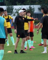 棋牌游戏-男足打响亚运第一枪 20年后重逢印度延续好运？