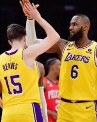 开云官网-里夫斯敞开心扉：曾考虑火箭马刺 詹皇有时像小孩